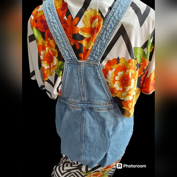 Upcycle overhaul and dress now two pieces you can wear that top or another - Picture 3 of 3